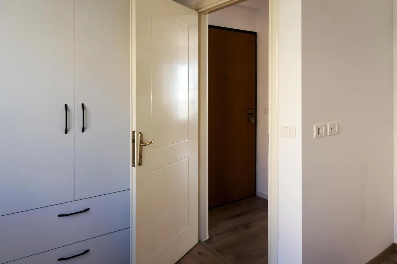 Central Beach Apartment Sarandë