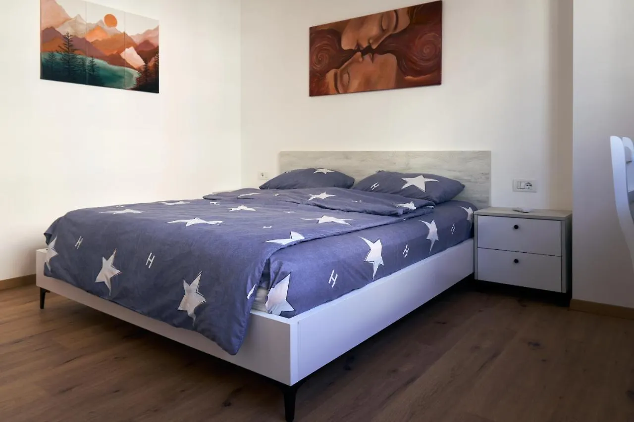 Central Beach Apartment Sarandë