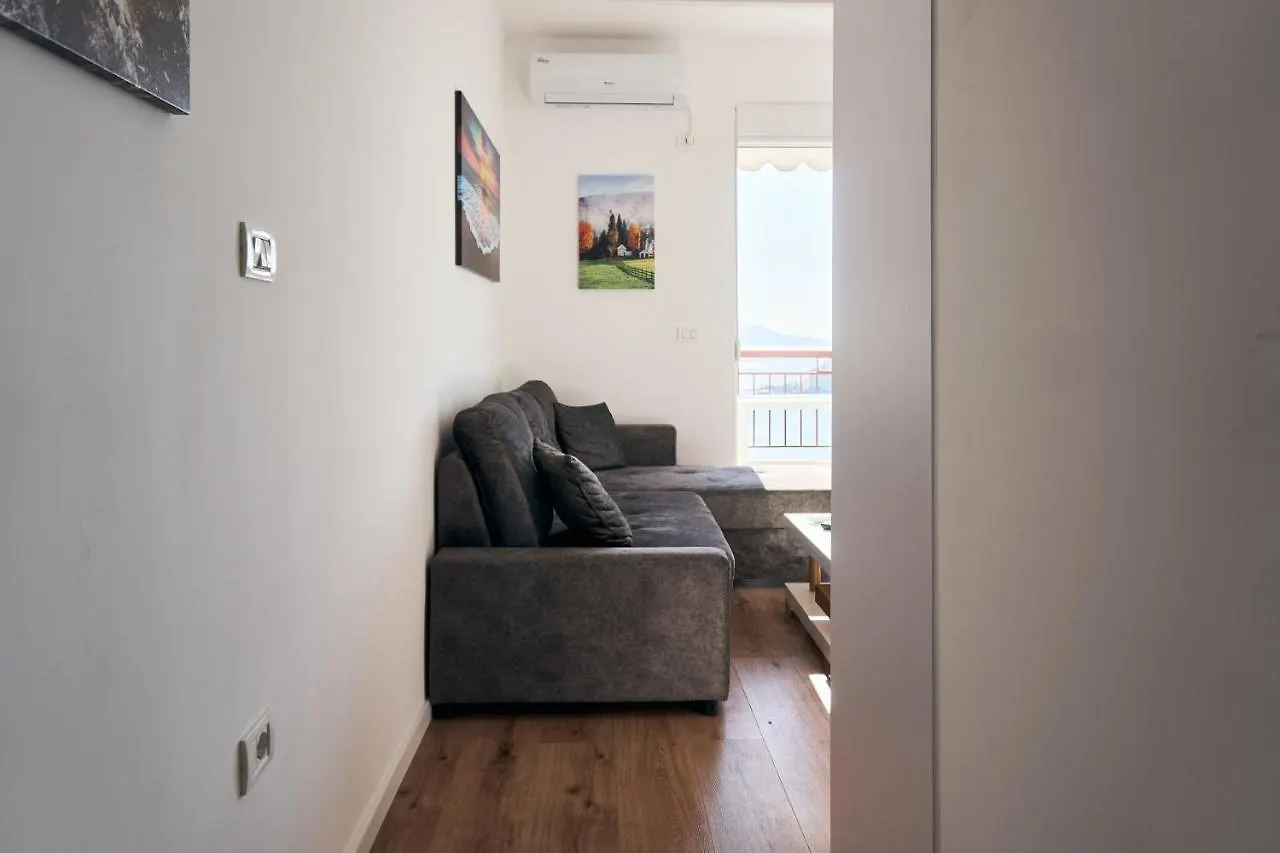 Central Beach Apartment Saranda Albánia