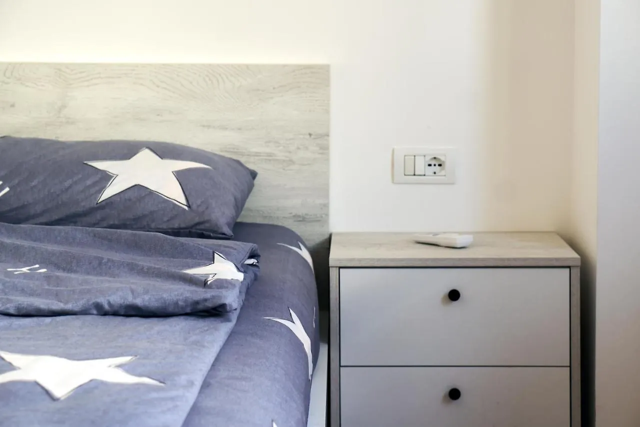 Central Beach Apartment Sarandë