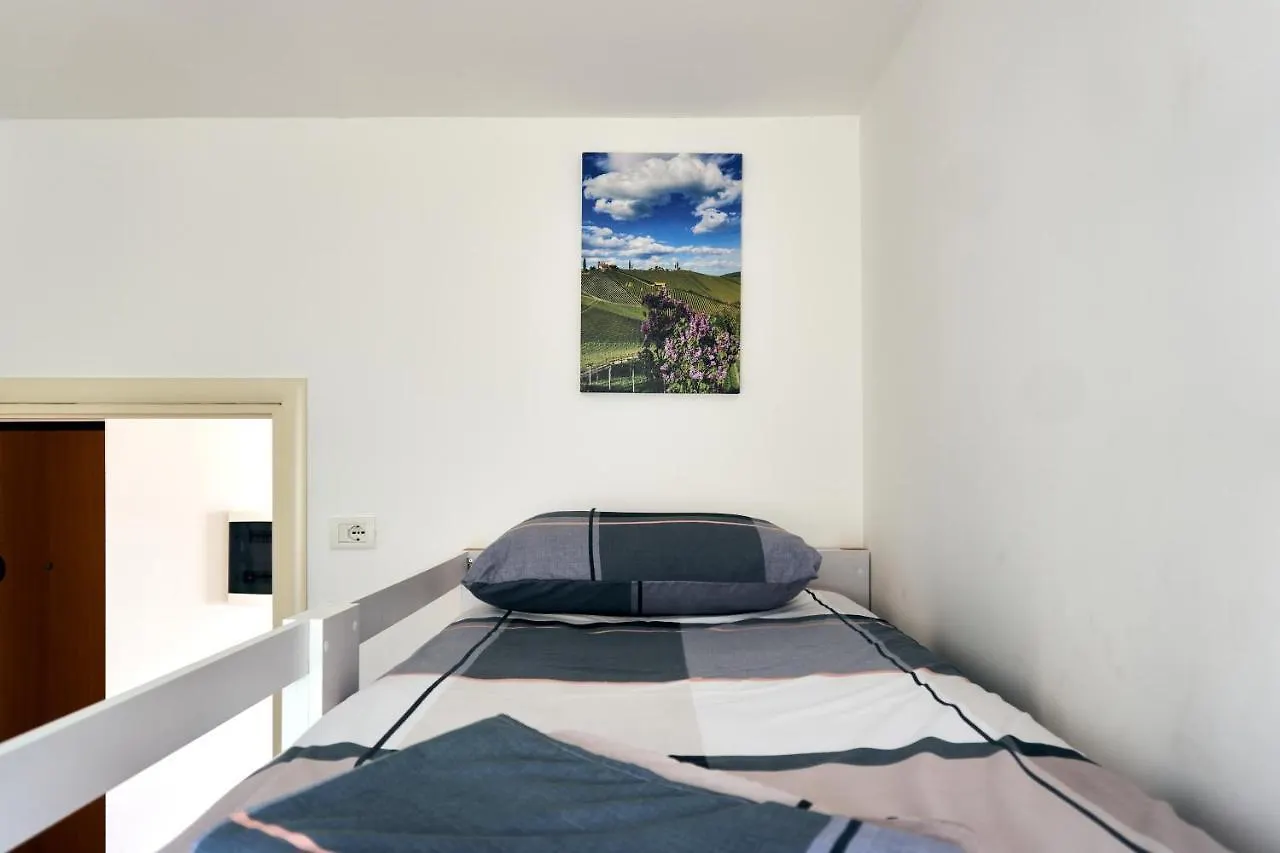 Central Beach Apartment Sarandë