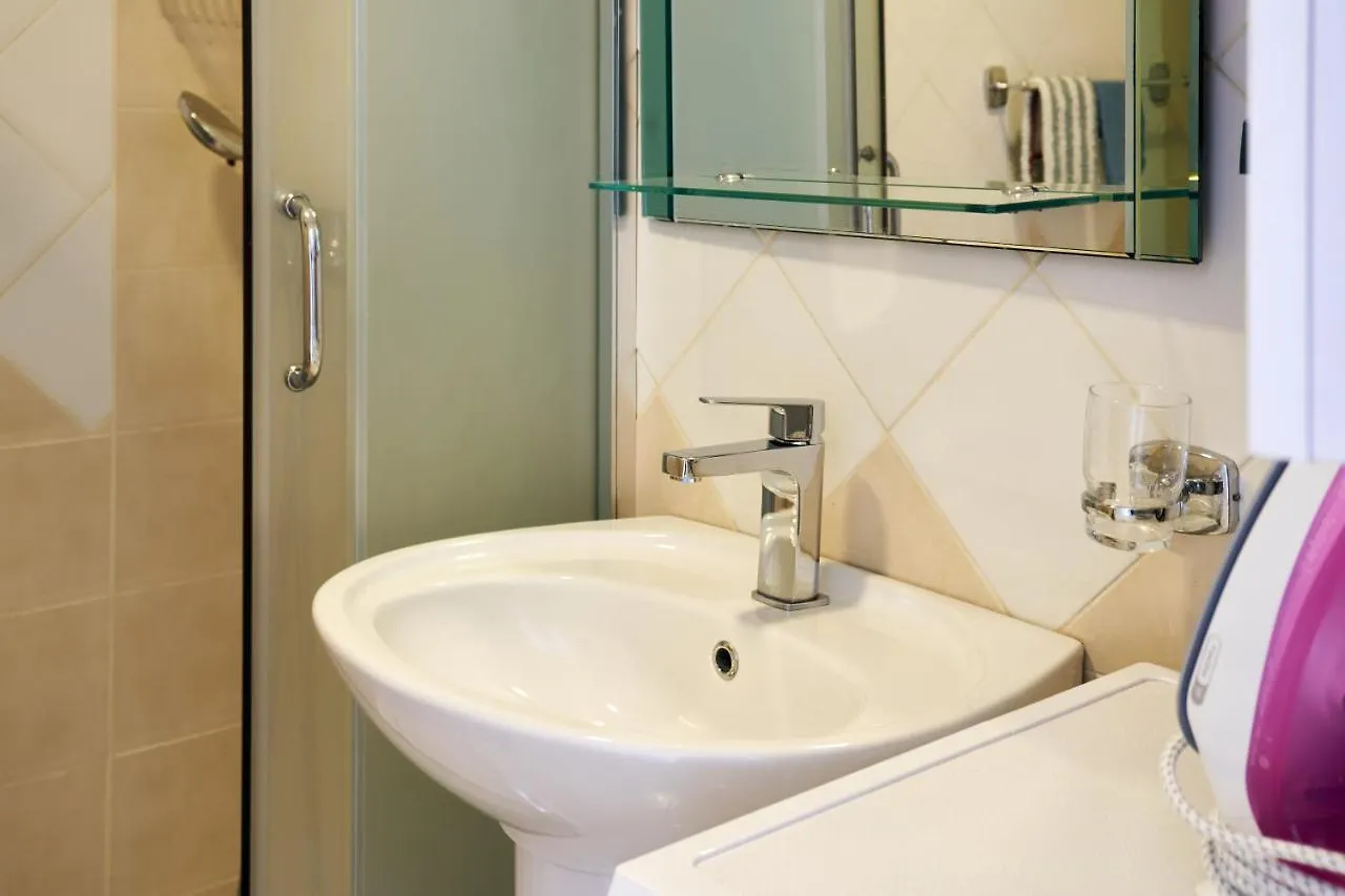 Central Beach Apartment Sarandë