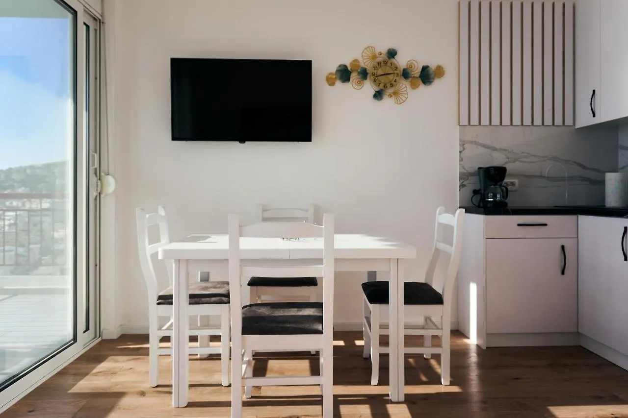 Central Beach Apartment Saranda