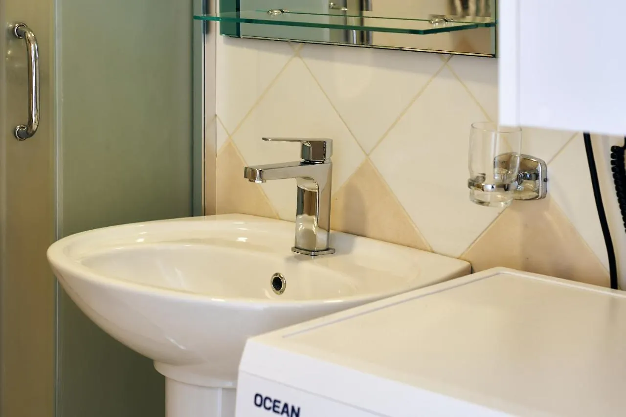 Central Beach Apartment Sarandë 0*,  Albanien