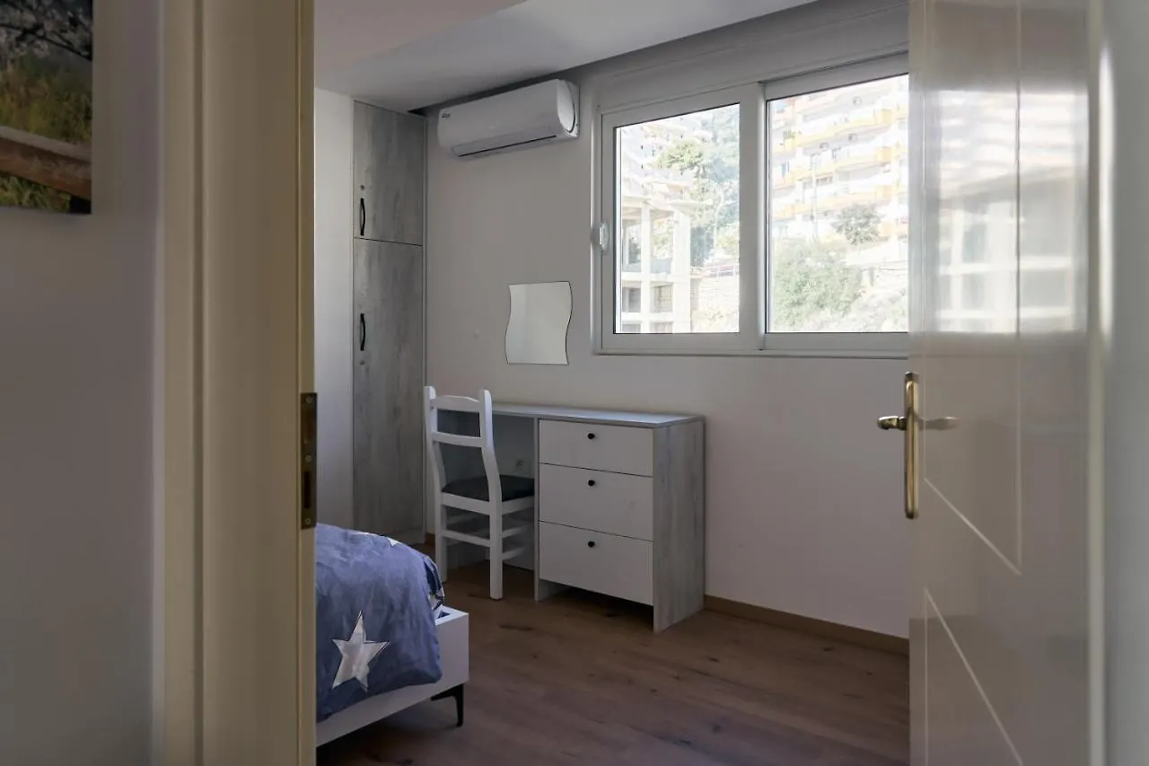 Central Beach Apartment Sarandë